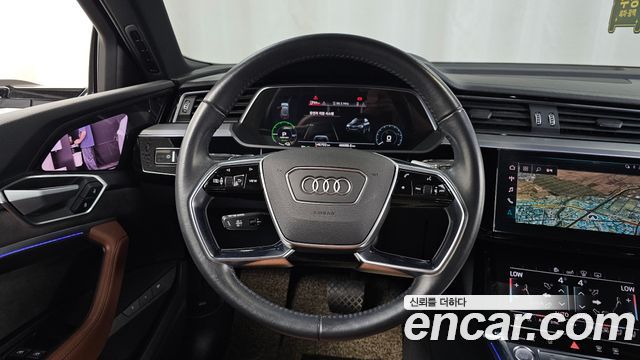 Audi e-tron 55 Quattro 2020 — фото 13