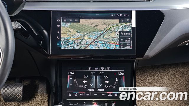 Audi e-tron 55 Quattro 2020 — фото 14