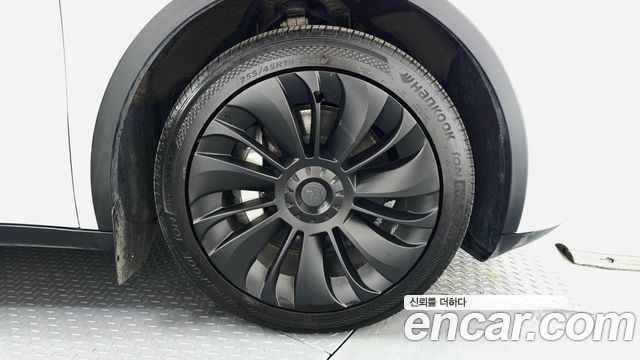 Tesla Model Y Long Range AWD 2022 — фото 27
