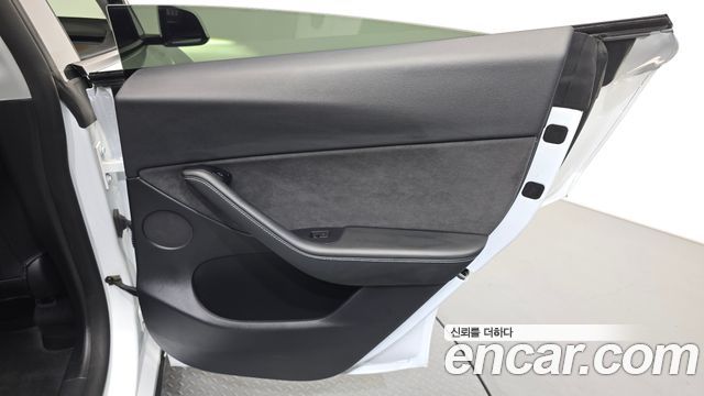 Tesla Model Y Long Range AWD 2022 — фото 31