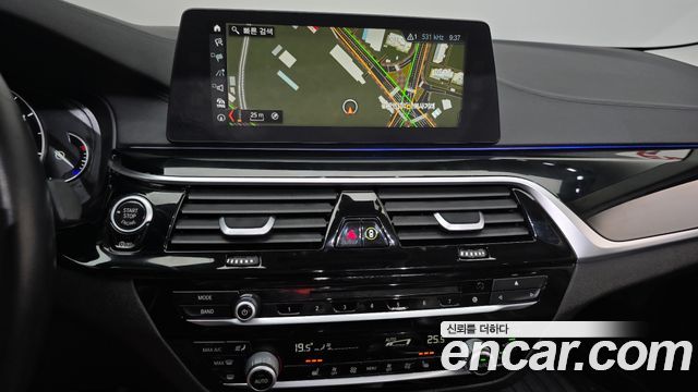 BMW 5 Series (G30) 520d Luxury Special Edition 2018 — фото 15