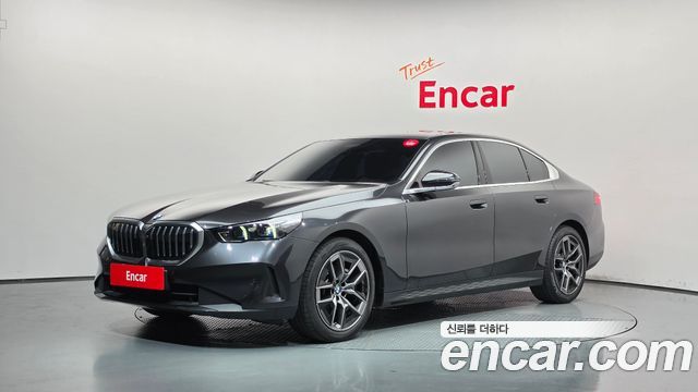 BMW 5 Series (G60) 520i 2025 — фото 1