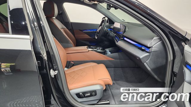 BMW 5 Series (G60) 530i xDrive 2025 — фото 11