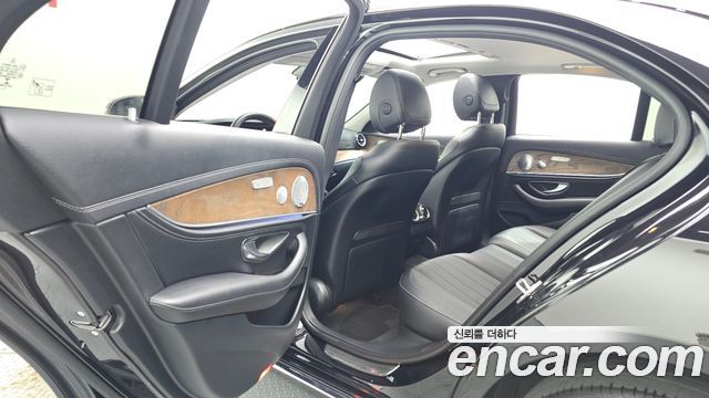 Mercedes-Benz E-Class (W213) E300 4MATIC Exclusive 2018 — фото 12