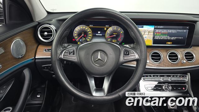 Mercedes-Benz E-Class (W213) E300 4MATIC Exclusive 2018 — фото 13