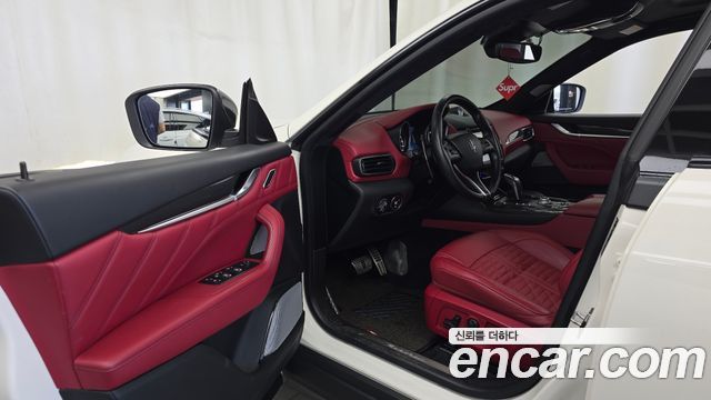 Maserati Levante 3.8 GTS AWD 2019 — фото 10