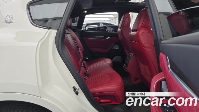 Maserati Levante 3.8 GTS AWD 2019 — фото 12