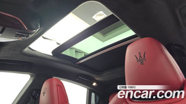 Maserati Levante 3.8 GTS AWD 2019 — фото 17