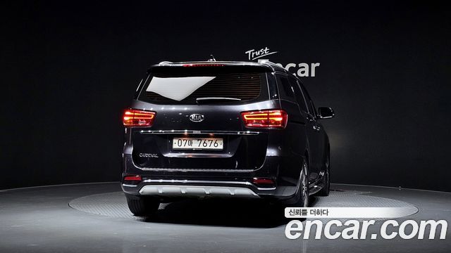 Kia Carnival 9-Seater Noblesse Special 2019 — фото 4