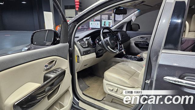 Kia Carnival 9-Seater Noblesse Special 2019 — фото 10