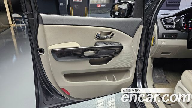 Kia Carnival 9-Seater Noblesse Special 2019 — фото 30