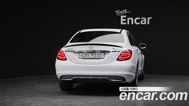 Mercedes-Benz C-Class (W205) C220 d 4MATIC 2017 — фото 4