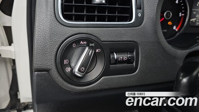 Volkswagen Polo 1.6 TDI R-Line 5th 2014 — фото 13