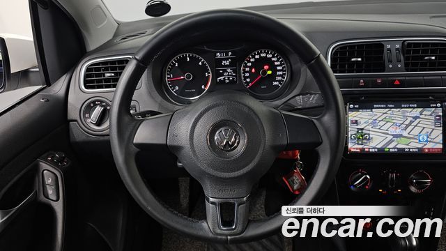 Volkswagen Polo 1.6 TDI R-Line 5th 2014 — фото 16