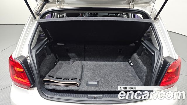 Volkswagen Polo 1.6 TDI R-Line 5th 2014 — фото 20