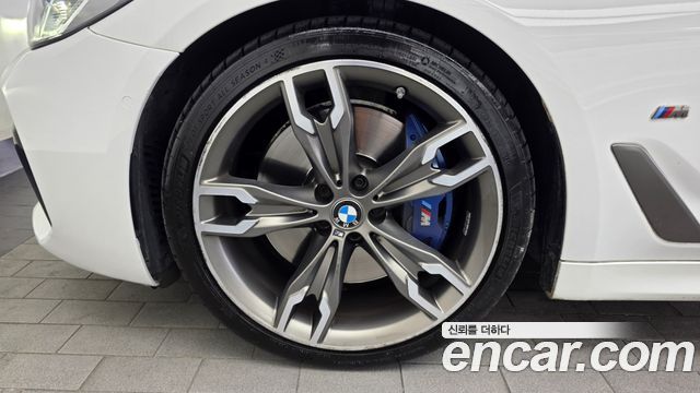 BMW 5 Series (G30) M550i xDrive 2021 — фото 5