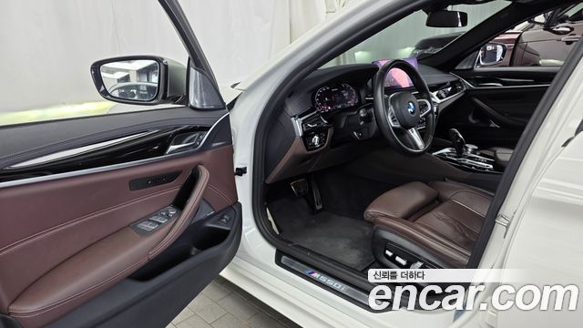BMW 5 Series (G30) M550i xDrive 2021 — фото 10