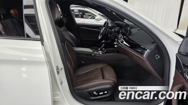 BMW 5 Series (G30) M550i xDrive 2021 — фото 11