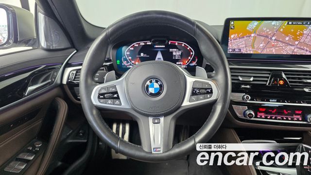 BMW 5 Series (G30) M550i xDrive 2021 — фото 13