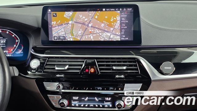 BMW 5 Series (G30) M550i xDrive 2021 — фото 14