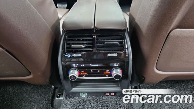 BMW 5 Series (G30) M550i xDrive 2021 — фото 18