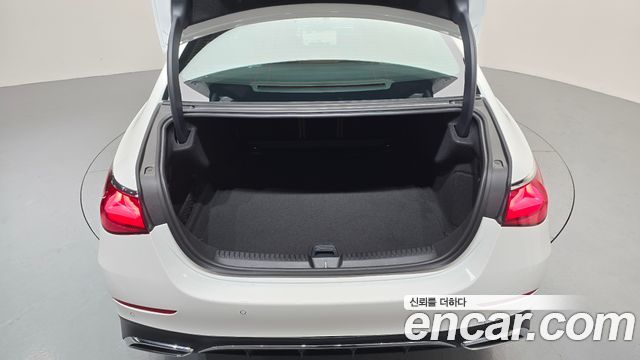 Mercedes-Benz E-Class (W214) E300 4MATIC AMG Line 2026 — фото 17