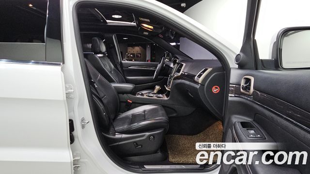 Jeep Grand Cherokee 3.0 Diesel Overland WK2 2016 — фото 12