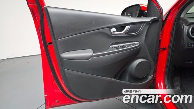 Hyundai Kona Gasoline 2.0 2WD Smart 2021 — фото 24