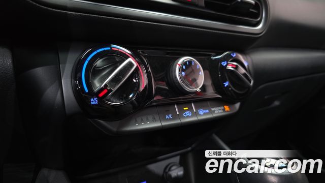 Hyundai Kona Gasoline 2.0 2WD Smart 2021 — фото 32