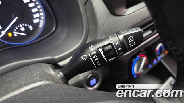 Hyundai Kona Gasoline 2.0 2WD Smart 2021 — фото 35