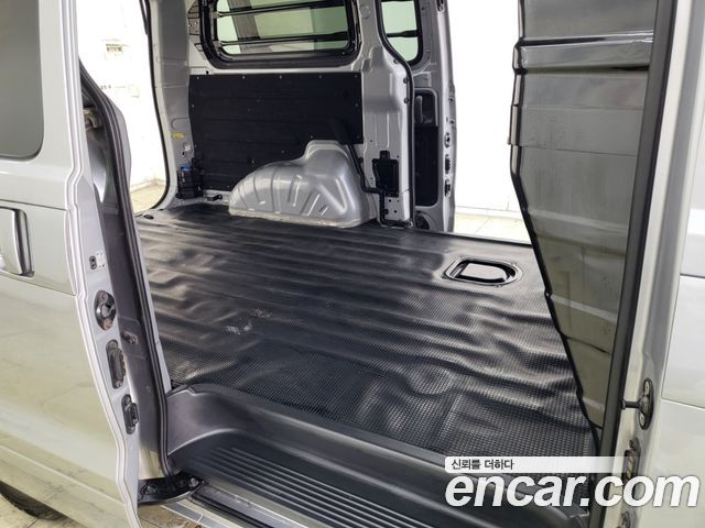 Hyundai Grand Starex Van 3-Seater Smart 2021 — фото 16