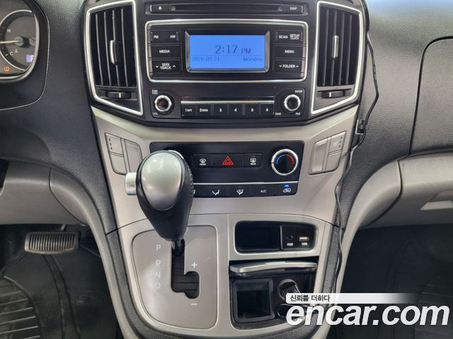Hyundai Grand Starex Van 3-Seater Smart 2021 — фото 19