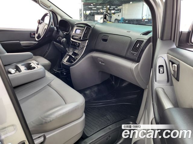 Hyundai Grand Starex Van 3-Seater Smart 2021 — фото 24