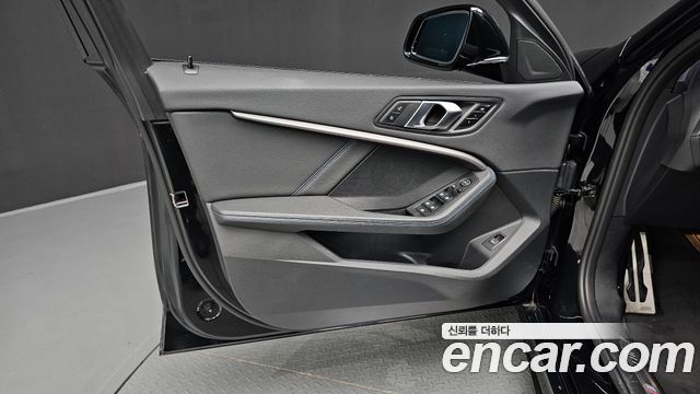 BMW 1 Series (F40) 120i M Sports 2023 — фото 24