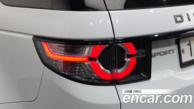 Land Rover Discovery Sport 2.0 TD4 SE 2018 — фото 23
