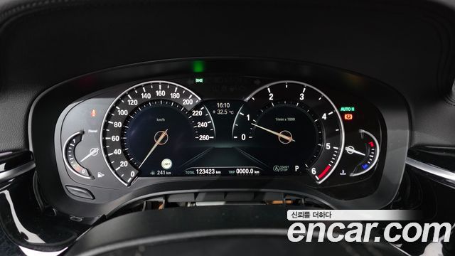 BMW 5 Series (G30) 520d Luxury Special Edition 2018 — фото 8