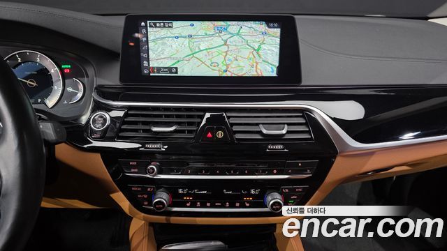 BMW 5 Series (G30) 520d Luxury Special Edition 2018 — фото 13