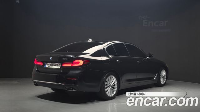 BMW 5 Series (G30) 520i Luxury 2023 — фото 2