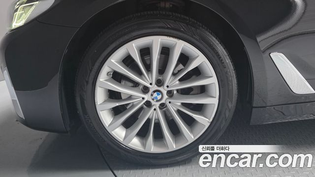 BMW 5 Series (G30) 520i Luxury 2023 — фото 5