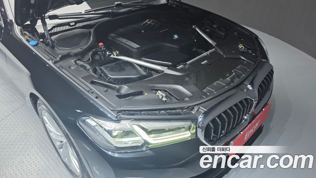 BMW 5 Series (G30) 520i Luxury 2023 — фото 6