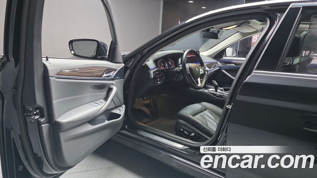 BMW 5 Series (G30) 520i Luxury 2023 — фото 10