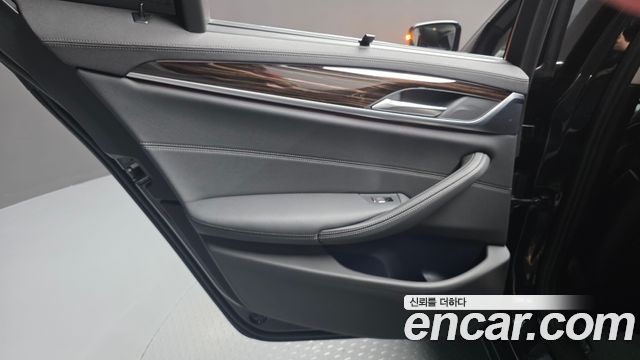 BMW 5 Series (G30) 520i Luxury 2023 — фото 31