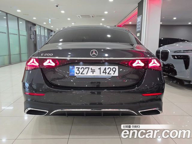 Mercedes-Benz E-Class (W214) E200 AMG Line 2026 — фото 4