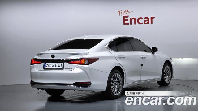 Lexus ES300h (VII) Luxury Plus 2023 — фото 2