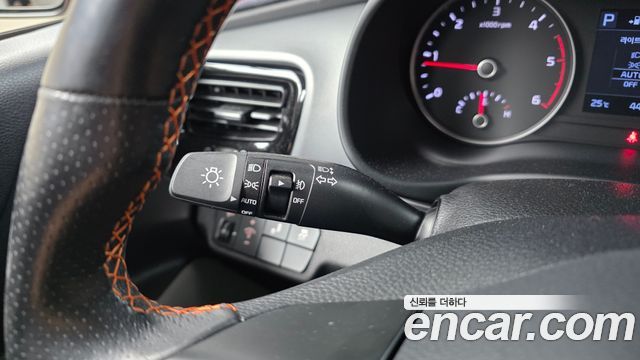 Kia Stonic Diesel 1.6 Prestige 2019 — фото 30