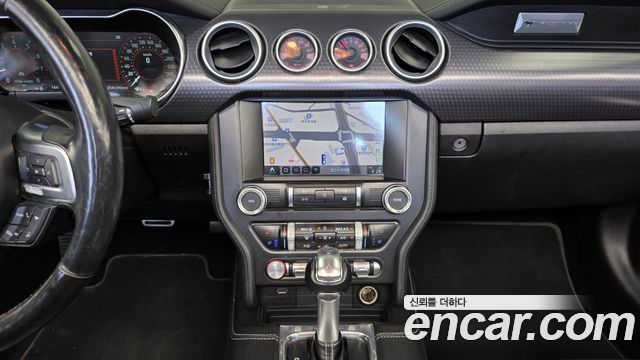 Ford Mustang Convertible 2019 — фото 14