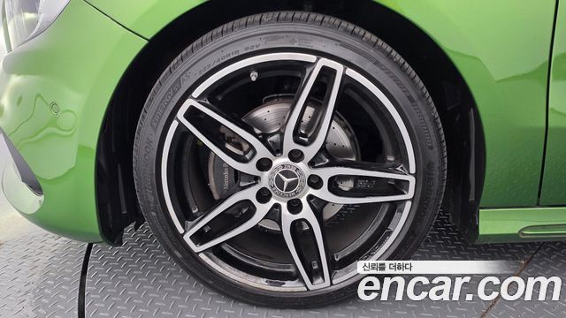 Mercedes-Benz A-Class (W176) A200 AMG Line 2018 — фото 5