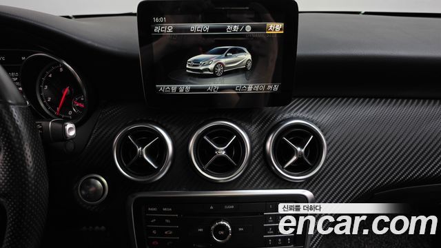Mercedes-Benz A-Class (W176) A200 AMG Line 2018 — фото 14