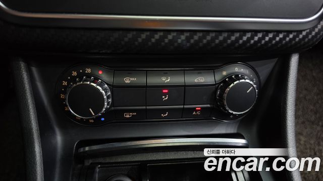 Mercedes-Benz A-Class (W176) A200 AMG Line 2018 — фото 16
