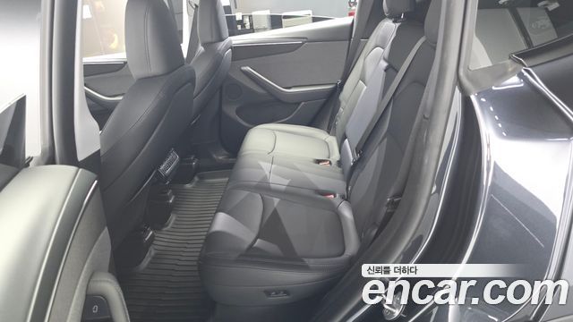 Tesla Model Y RWD 2025 — фото 12